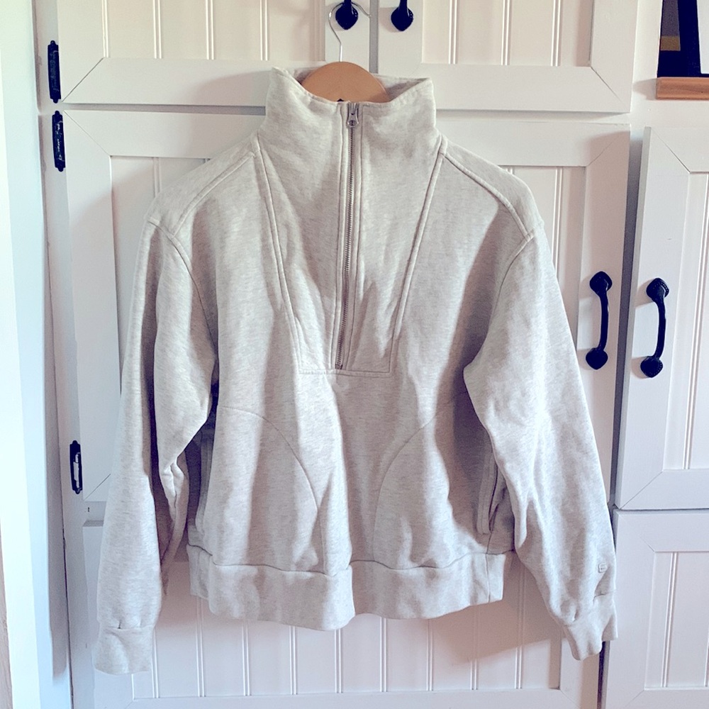 Everlane. The Track Half Zip. Light Heather Grey. Size Small.